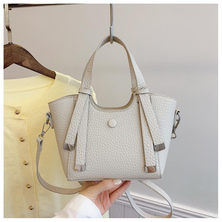 Niche Fashion Hand-carried Bucket Bag Women's Simple and Versatile Going Out Shoulder Bag Trendy Women's Messenger Bag