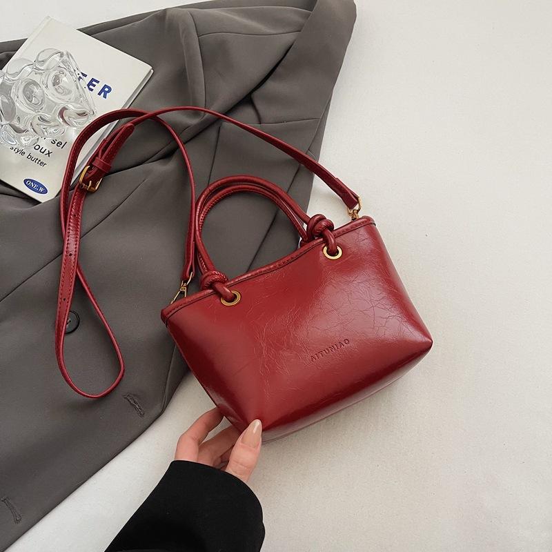 

Модная сумка маленького размера в стиле ретро коричневого цвета, женская, с новым чувством дизайна, универсальная сумка-мессенджер, суперхит, портативная сумка-ведро 23*9*14