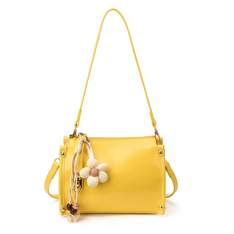 

Mini Square Crossbody Bags For Women Soft PU Leather Pure Color Shoulder Bost Bag With Flower Pendant 2026 New Fashi Handbag 21x16x8cm жовтий