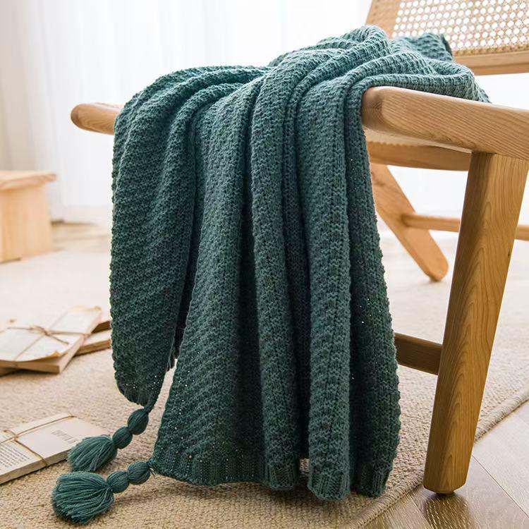 Nordische minimalistische Wolldecke mit Quasten - Perfekt für Sofa- oder Büro-Nickerchen