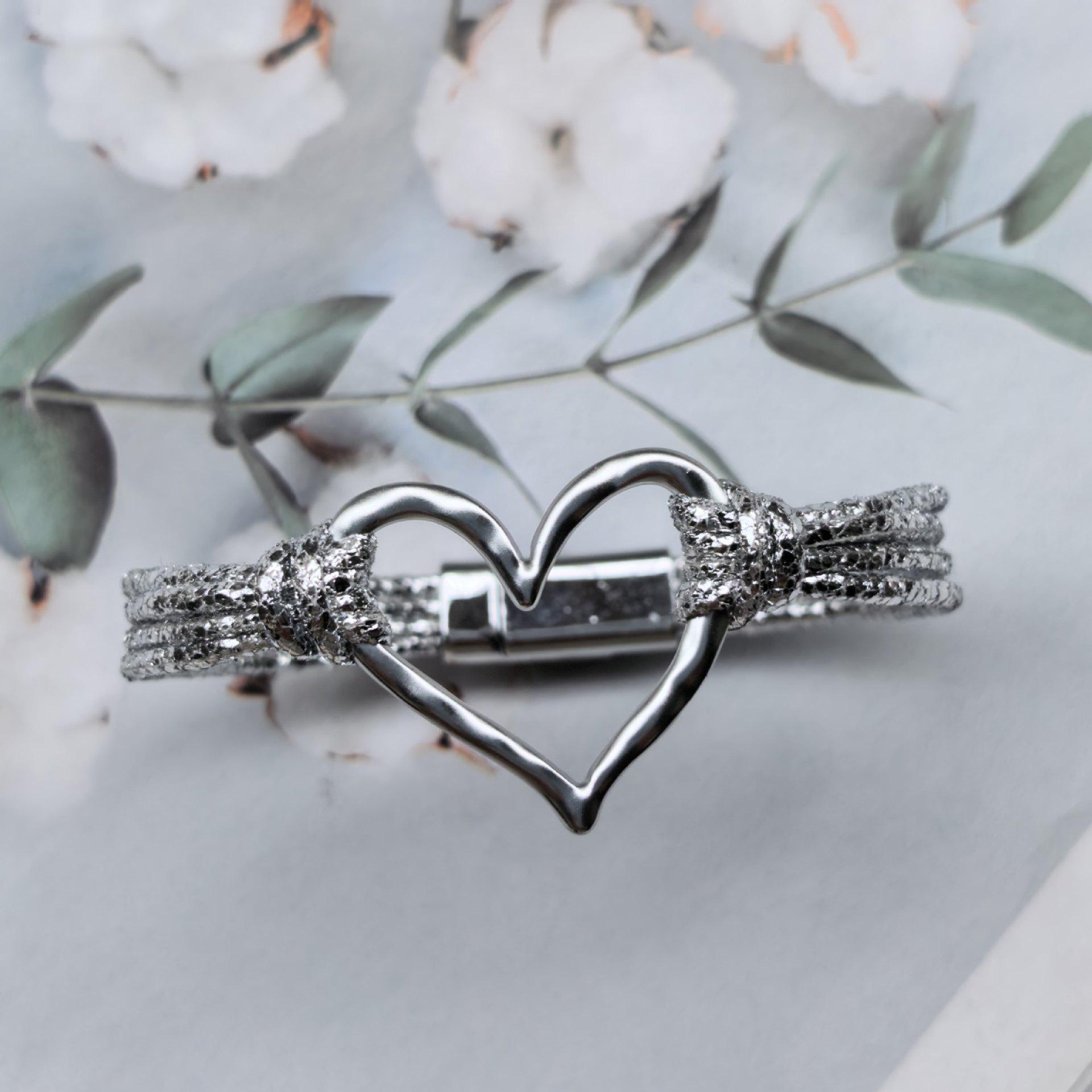 Trendy Leather Magnetic Star Bracelet: Versatile High-End Fashion Jewelry for Women
