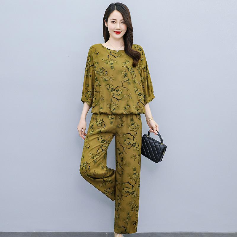 Retro Printed Wide-Leg Pants & Mid-Sleeve Round Neck Top - Elegant Two-Piece Set for Mothers