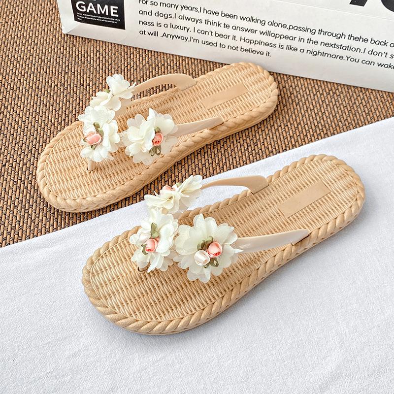 

Flower flip flops for summer beach vacation, anti slip and moisture resistant slippers 36-37 білий