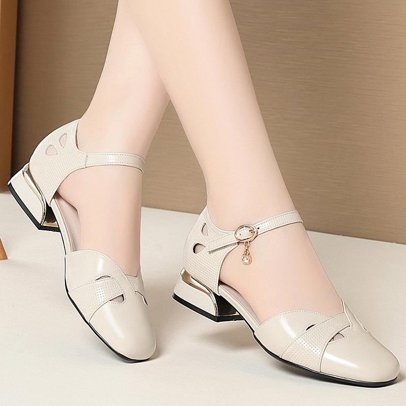 

Всесезонные дышащие удобные туфли из натуральной кожи с вырезами Весна Лето 2025 Туфли на плоском квадратном каблуке Черные для офиса, для мамы 42 бежевый