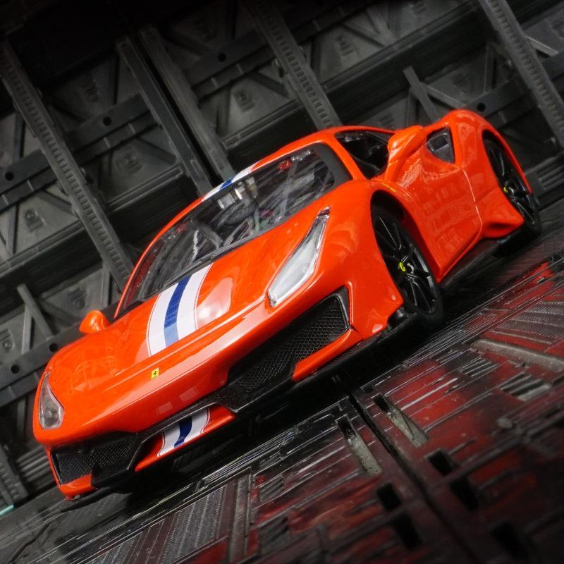 

Bburago Ferrari 488 PISTA Модель автомобиля из сплава для коллекции мальчиков
