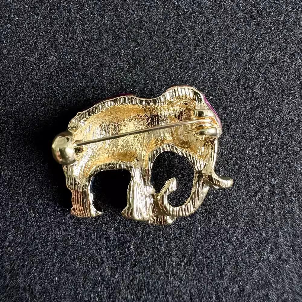 Creative Cute Texture Enamel Elephant Animal Brooches For Women Men 4-colors Clothing Backpack Metal Pins Party Jewelry Gift