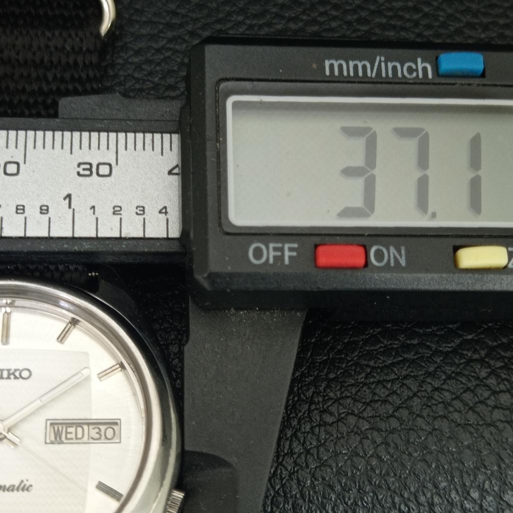 VINTAGE SEIKO AUTOMATIC 7009A JAPAN MENS SILVER COLOR DIAL WATCH a708593-1