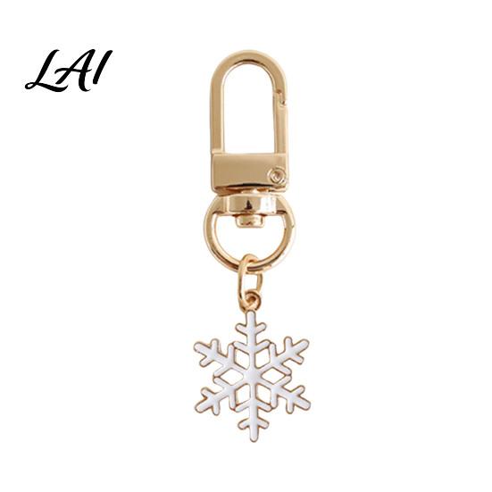 Xmas Theme Pendant Cartoon Christmas Keychain Enamel Santa Snowman Elk Snowflake Bag Charm Backpacks Keychain for Handbags Purses Party Favors