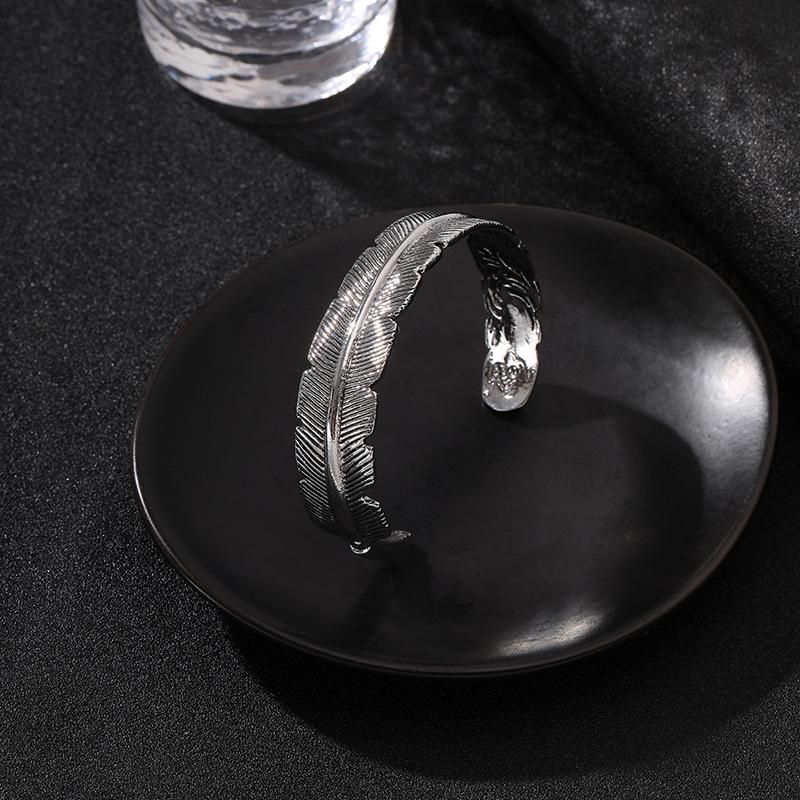 Vintage Carved Pattern Hiphop Rock Feather Bangle Bracelet Creative Design Opening Adjustable Men and Women's Models Wing Cuff Festival Jewelry Gifts