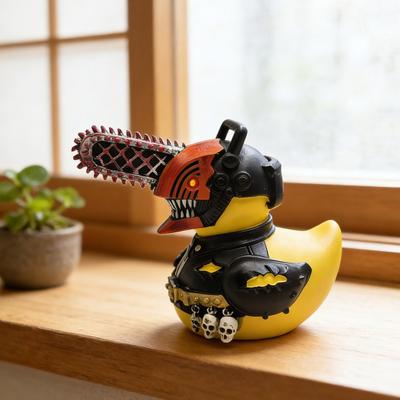 Figura de Pato com Motosserra de Terror Pequena Estátua de Pato em Resina Colecionável Escultura Engraçada de Pato para Painel de Carro Escritório em Casa Decoração de Mesa