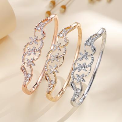 New Ladies Twist Small Flower Niche High-end Temperament Four-leaf Clover Bracelet