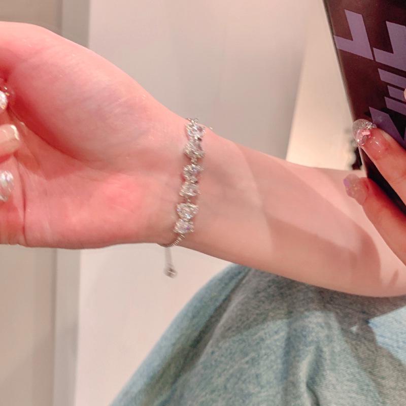 Elegante Bracciale di Lusso Leggero con Cucitura a Fiocco di Zirconi