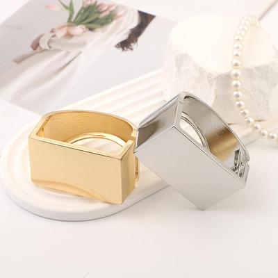 Bracciale Punk Geometrico Minimalista di Tendenza: Design Rettangolare Audace e Lucido