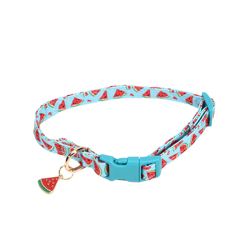

Модный и трендовый кошачий ошейник с принтом клубники и арбуза для питомцев, не тянущий шею, регулируемый ошейник S