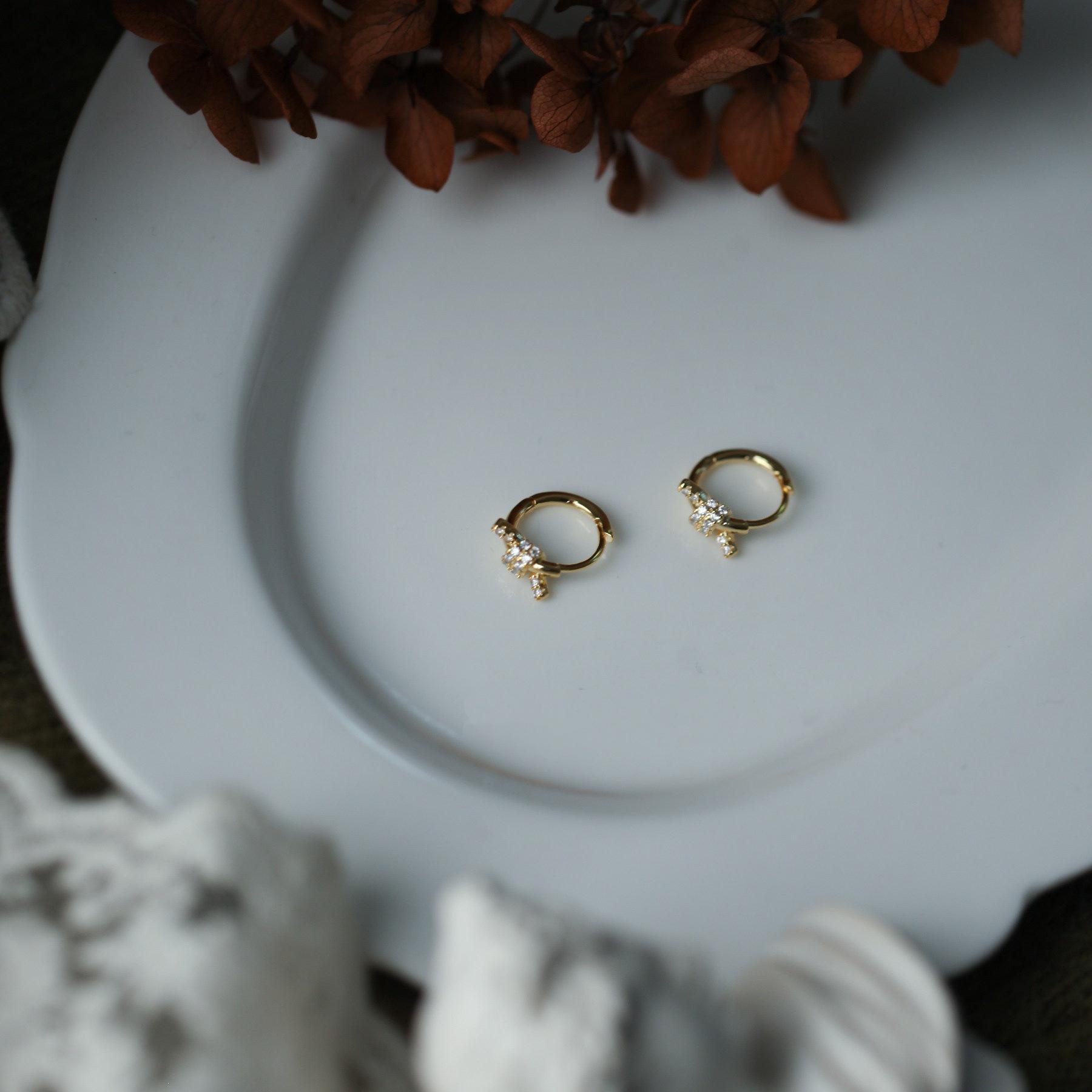 Xiao Shi S925 Sterling Silver 14K Gold-Plated Shiny Ear Cuff Hoop Earrings. 14K Gold Pair