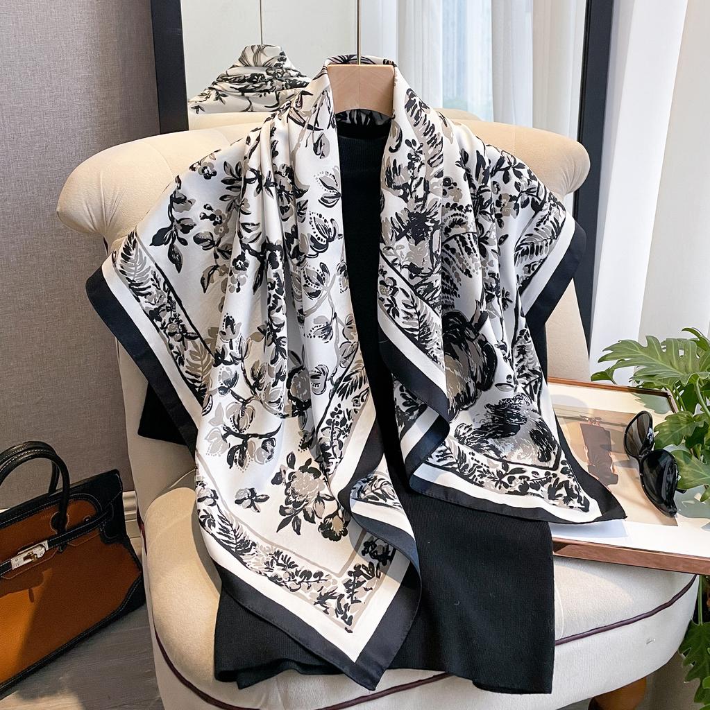 90*90Cm Kerchief Four Seasons Luxury Square Silk Scarves Europe And America Fashion Bandannas Twill Print Sunscreen Shawls