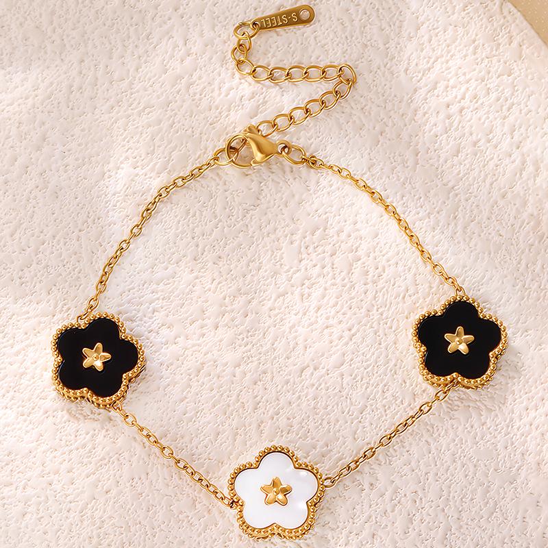 Korean Shell Five-Petal Flower Bracelet: Women's Light Luxury, Non-fading Titanium Steel.