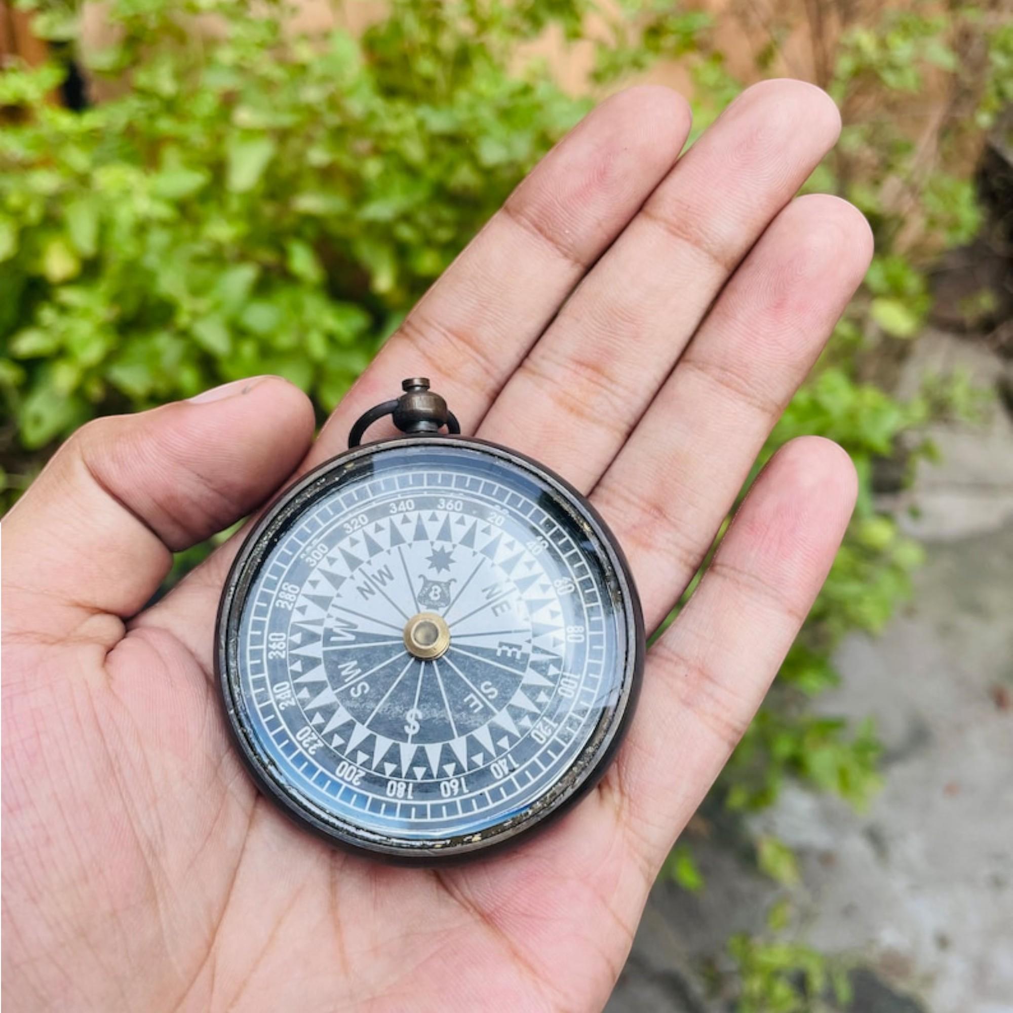 

Персонализированный латунный компас: Идеальный подарок с морской гравировкой для моей дочери.