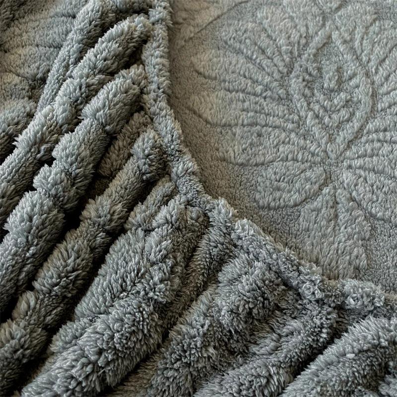 3PC Bedding Set Bedcloth Warm Winter Bed Cover 3D Embossed Velvet Mattress Cover Tafferta Bedsheet Winter Warm Fitted Sheet Mattress Protector