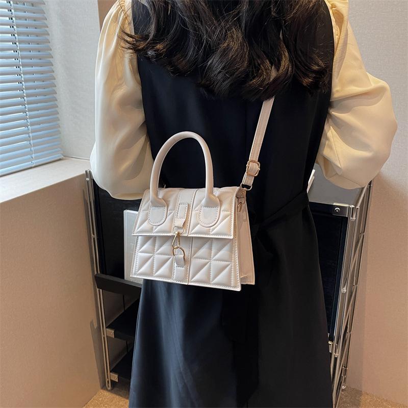 2025 Korean Version Summer New Fashion Simple Shoulder Casual Foreign Fashion Portable Messenger Bag Retro Small Square Bag