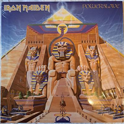 LP-skiva IRON MAIDEN Powerslave 054197784330 WARNER MUSIC GR 2024 Europa Rock