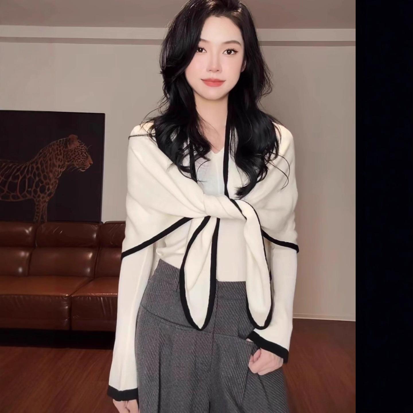 

2025 autumn new Korean wear design triangular shawl + V knitted sweater elegant two-piece set for women One size
