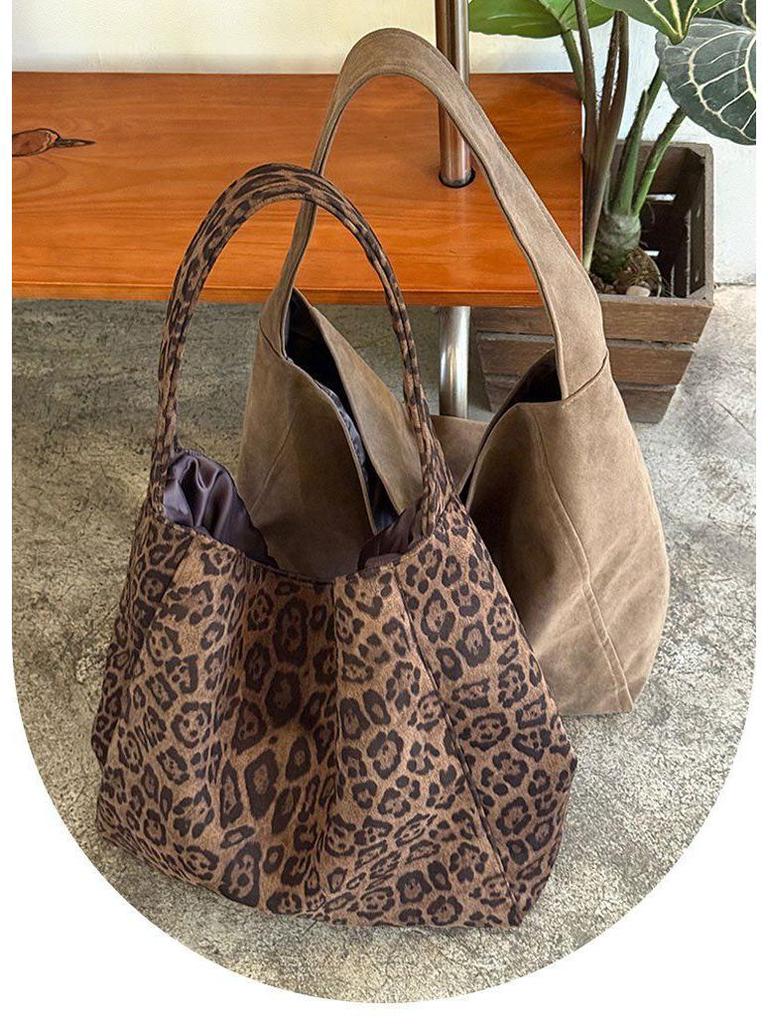Korean Leopard Print Corduroy Tote: Women's Autumn/Winter Large Capacity Shoulder and Underarm Bag for Work and Commute