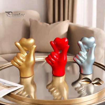 Figurine de geste de cœur d'amour tenant la main du cœur Statue en résine Sculpture Maison Bureau Fête de mariage Décoration de bureau Ornement