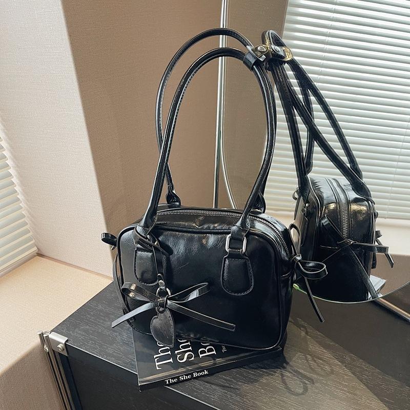 

Premium retro small square bag women s new autumn and winter versatile butterfly shoulder underarm bag commuter bag чёрный