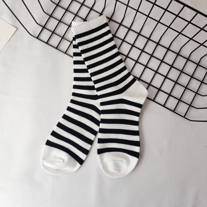 Female Spring and Autumn New Stripe Contrast Color Simple All Build Tube Socks