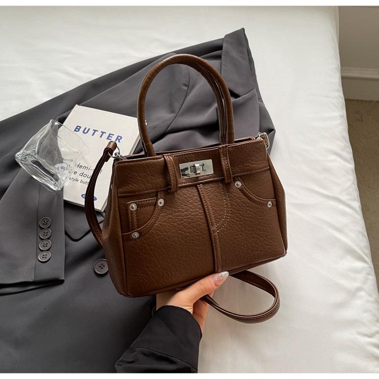 

Autumn and winter handbag women s 2025 new trendy fashion Korean version Kelly bag versatile shoulder messenger bag small square bag коричневый