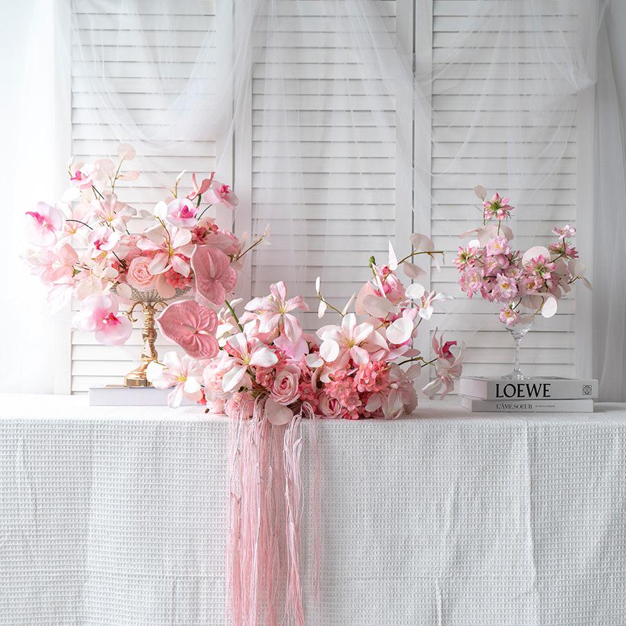 Individuell gefertigtes weißes europäisches florales Tafelaufsatz für Hochzeiten