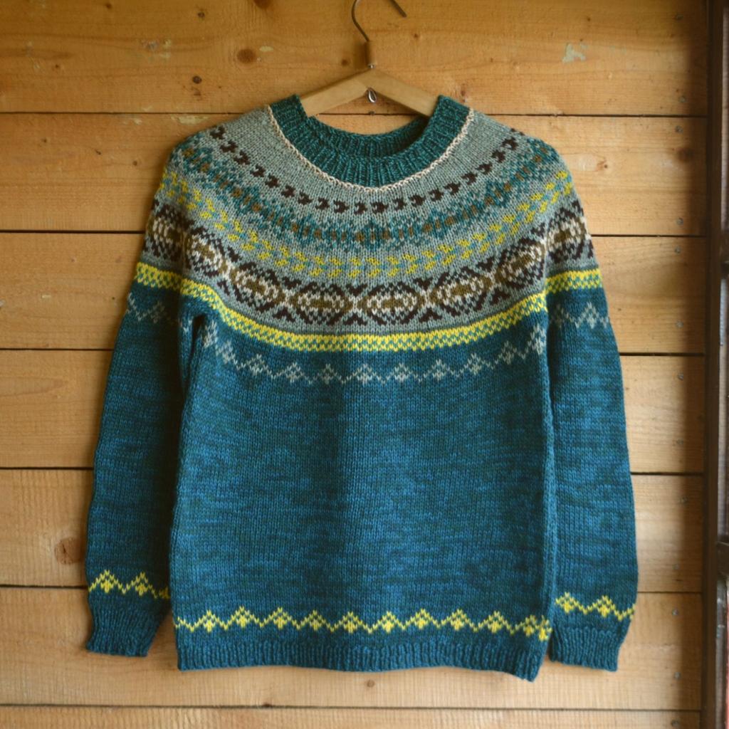 Women's Round Neck Colour Blocked Loose Fashion Pullover Knitted Top Luxurious Relaxed-fit Slimming and Versatile Top