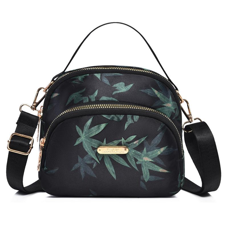

1Pc Large Capacity Outdoor Fashion Shoulder Bag Middle-aged Women Versatile Travel Messenger Bag Multi-layer Storage Portable Shell Bag