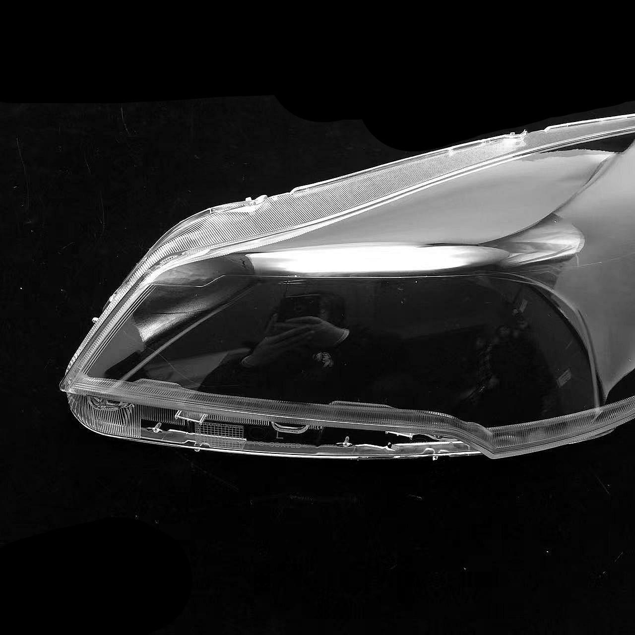 

Крышка фары Ford Kuga (2013-2015) - Прочный, прозрачный сменный плафон One Roll of Snake Glue