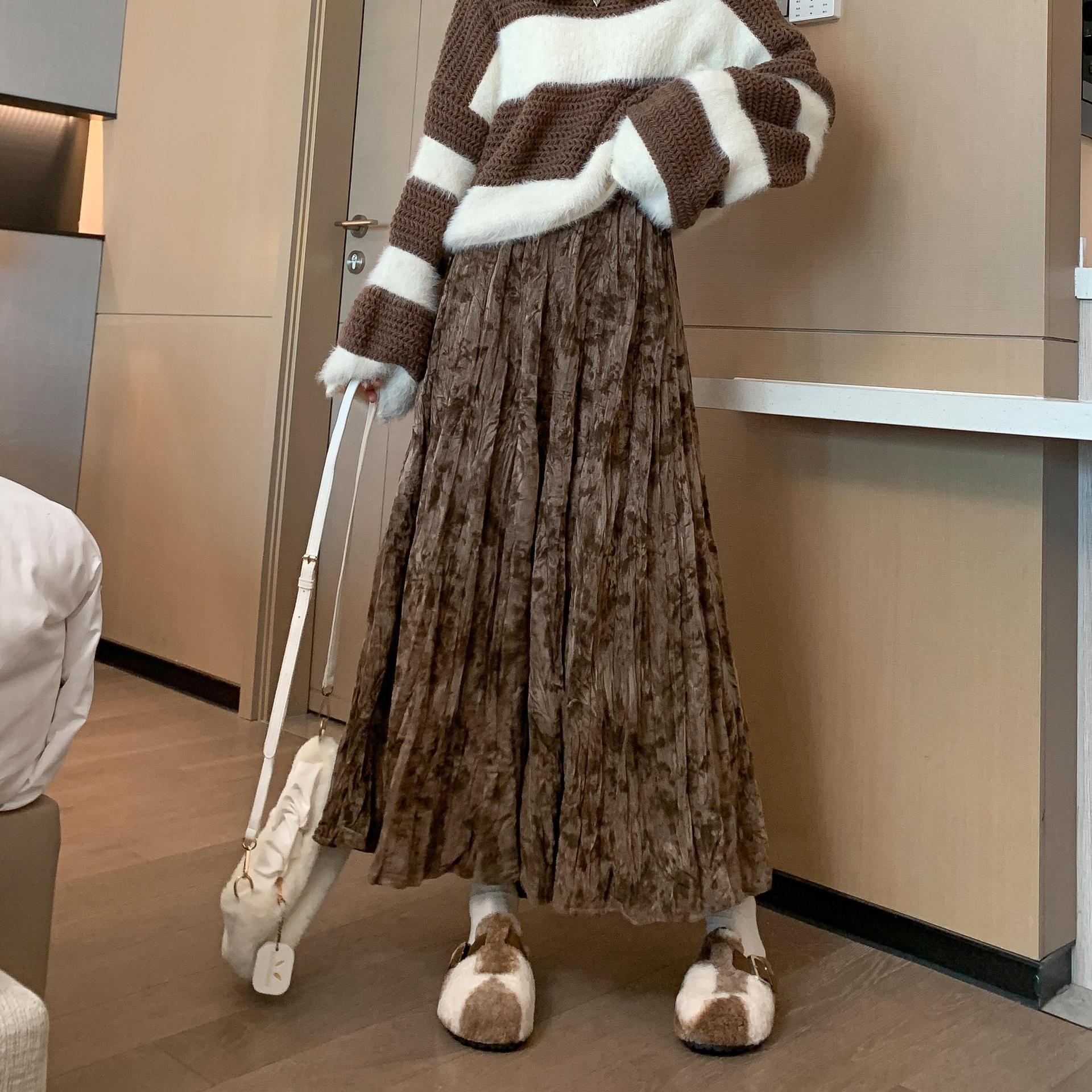 

Женская юбка из бархата в стиле ретро с узором тай-дай: Плиссированное платье А-силуэта с завышенной талией для сезона осень/зима 2024. Large