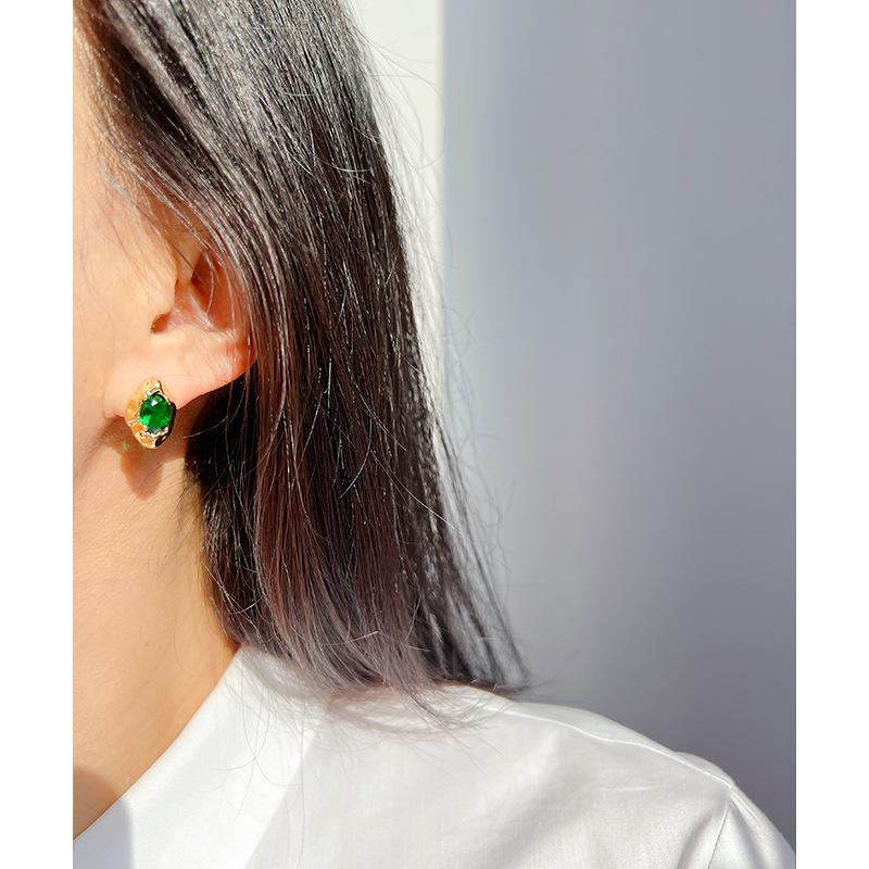 Exquisite Französische Vintage Ovale Ohrstecker mit Rubin-Falten und Smaragd-Zirkonia, Silberstift