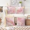 Set aus 4 dekorativen Kissenbezügen mit einem Roségold-Marmor-Design, hergestellt aus weichem Polyester mit einem abstrakten geometrischen Muster. Ideal für die Verbesserung