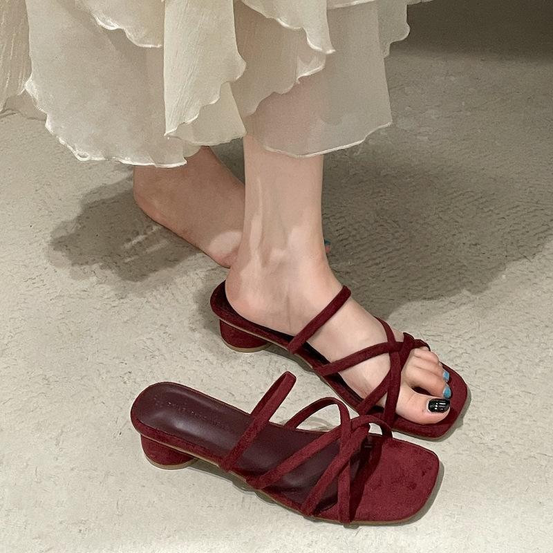 Internet Celebrity Explosion Retro Thick Heel Slippers Women's Summer Wear 2025 New Fairy Wind French Cool Slippers