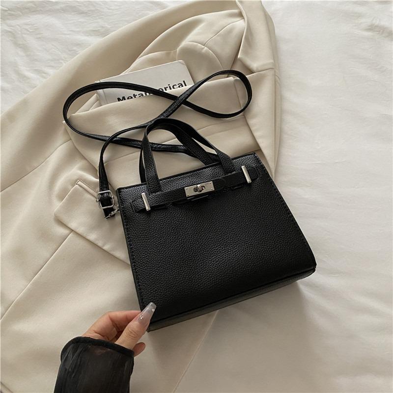

Summer new temperament retro shoulder crossbody small square bag niche design stylish simple commuter handbag
