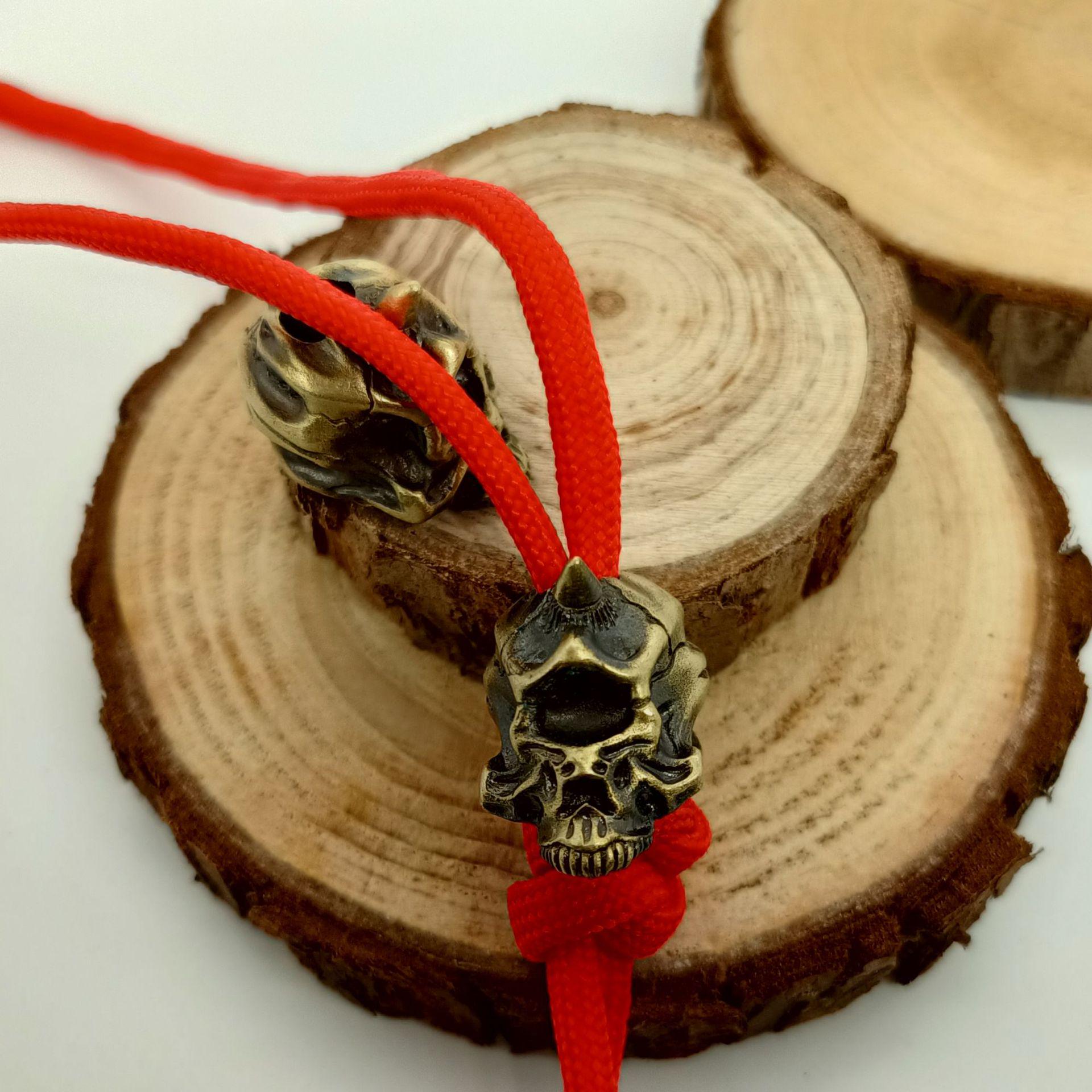 One-Eyed Skull EDC Knife Paracord Keychain Pendant - Creative DIY Cultural Play Accessory. латунный