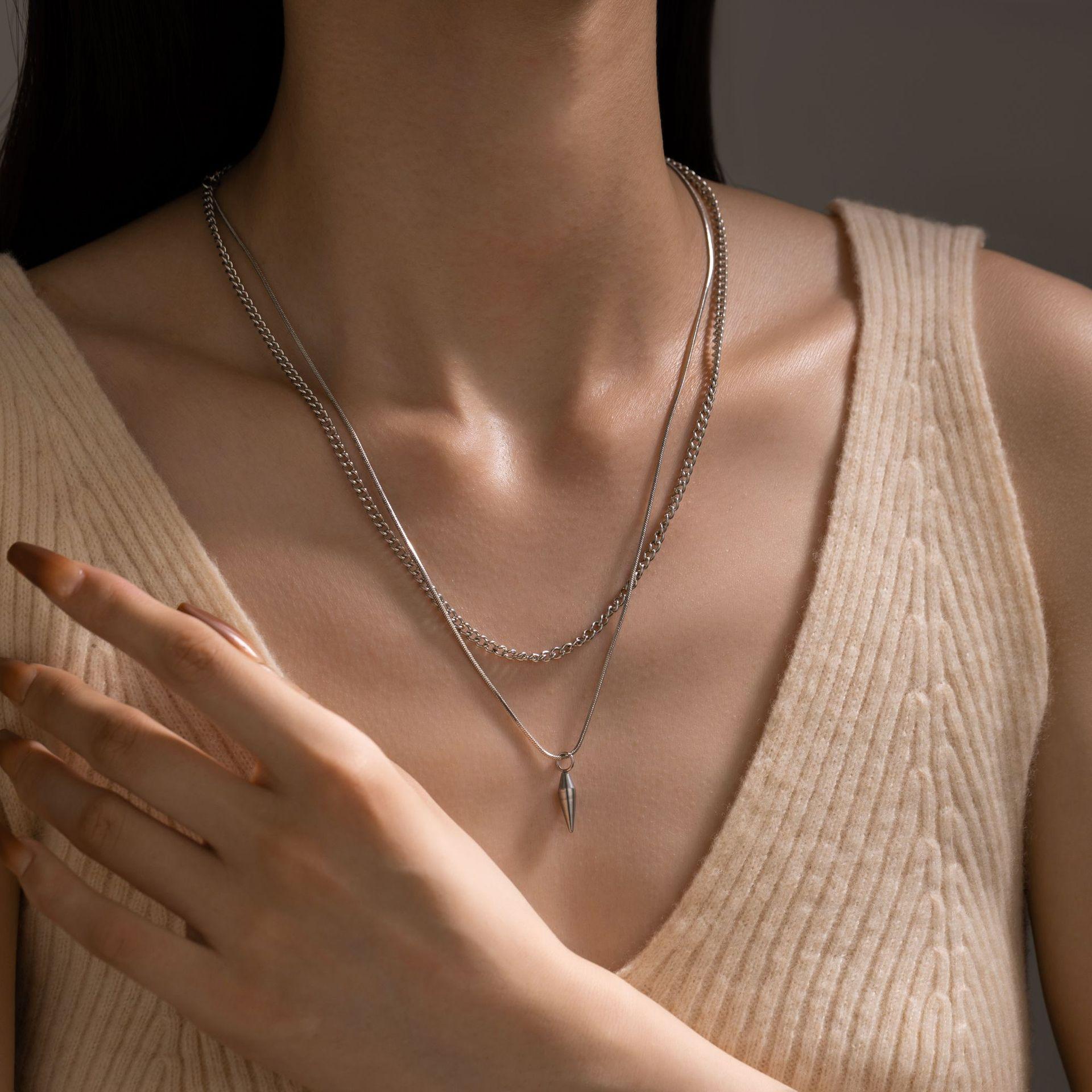 

2 шт./компл. Панк-стиль Нержавеющая сталь Металлическая подвеска с заклепками Тонкая цепочка-змейка Ожерелье для мужчин Цвет Кубинская цепочка Чокер