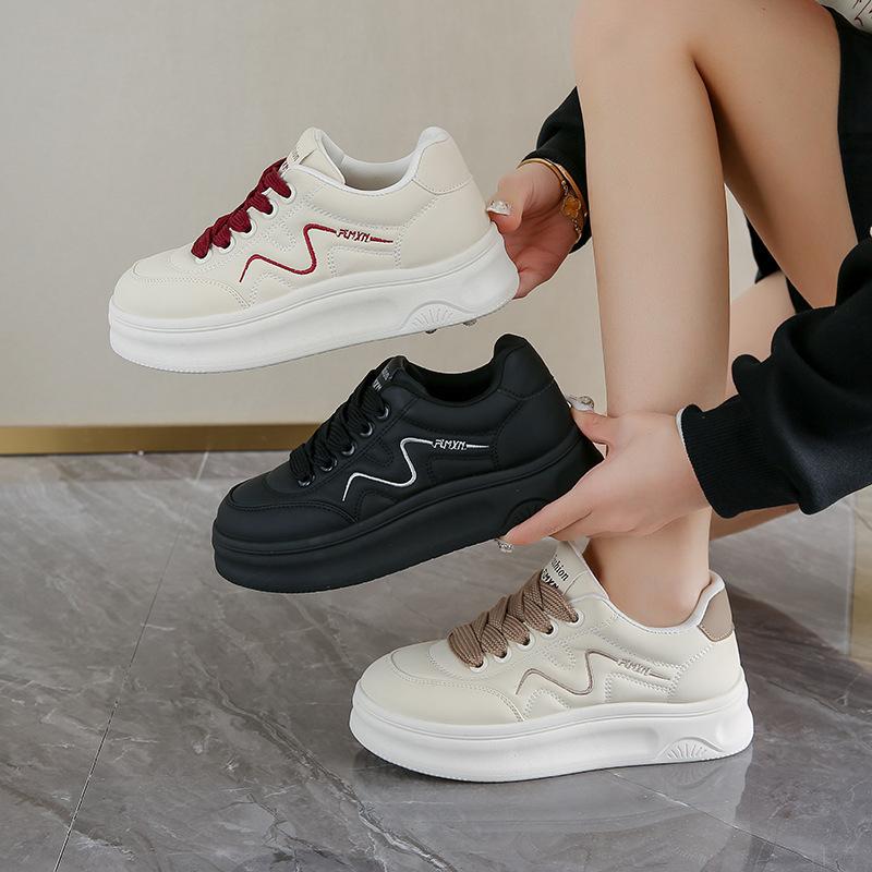 Korean version thick baseplate shoes women's spring 2025 new lightweight versatile casual sports bread shoes heightening white shoes