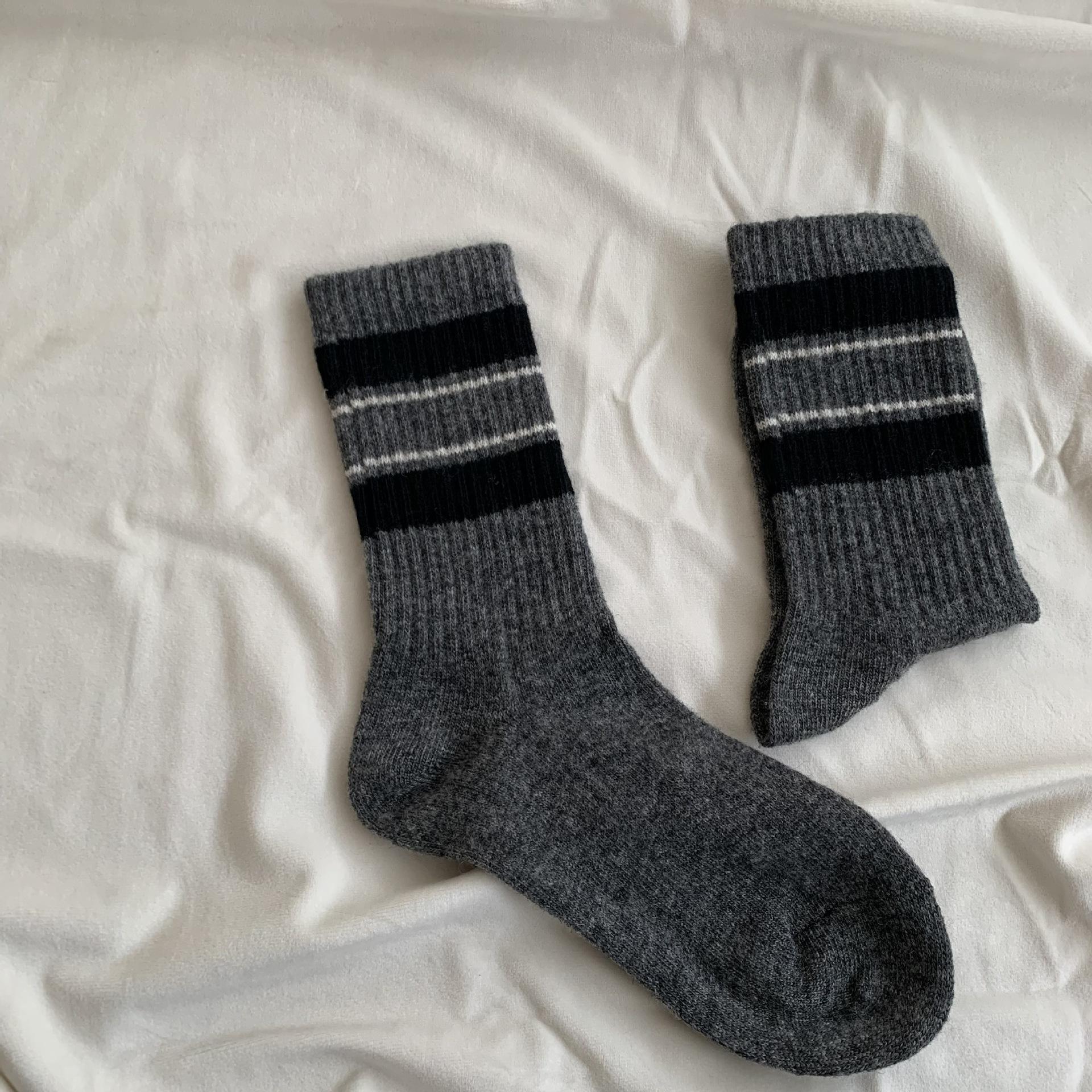 New Year S Wool Socks Striped Contrasting Basic Korean Thickened Mid-Cut Women S Socks Pit Strips To Keep Warm One size fits all
