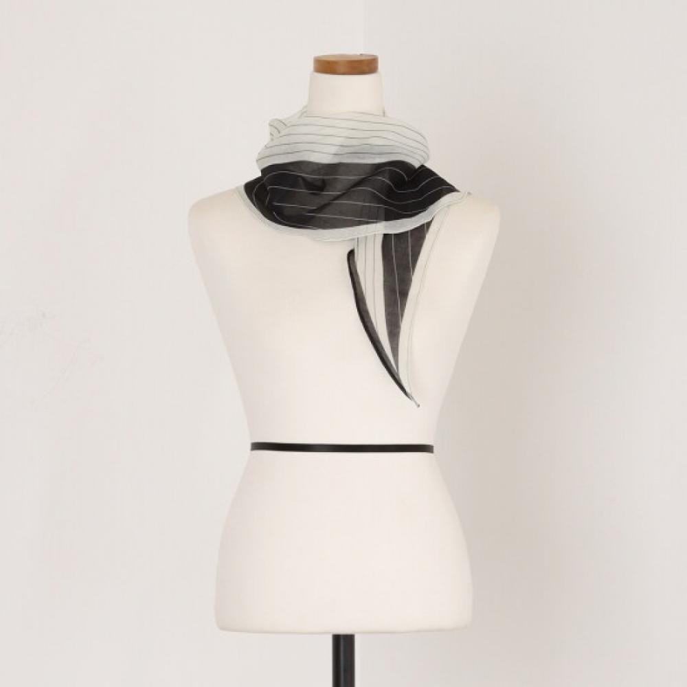 Shop Women Petit Scarf Diamond Pattern Black Drn Wsc 0723