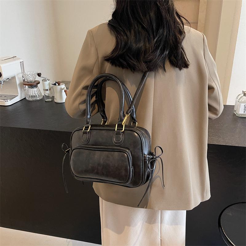 2025 New Women's Retro Backpack Fashion Versatile Handbag Premium Commuter Shoulder Bag Large Capacity