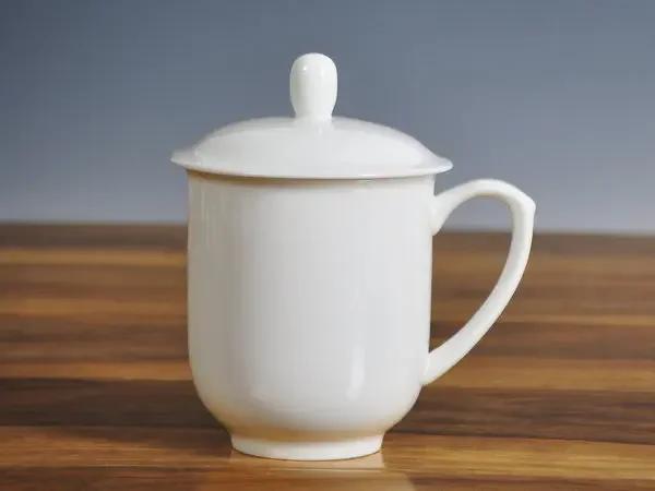 

Керамика Jingdezhen Большая емкость Чашка для чая Офисная с крышкой Чашка для чая Домашняя Фарфоровая Водяная чашка Чайная посуда Принадлежности Ситечко для чая 8.5X13CM 370ML