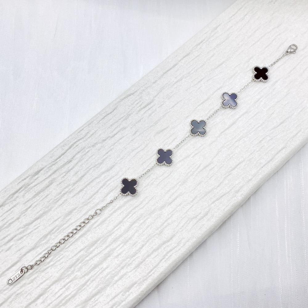13mm Yüksek Kaliteli Solmaz Titanyum Çelik Dört Yapraklı Yonca Bileklik Kadın Yüksek Kaliteli Moda Bileklik