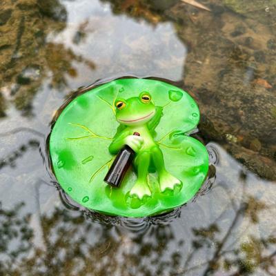 Garten Schwimmende Froschfigur Teich Frosch Dekoration Harz Betrunkener Frosch Liegend auf