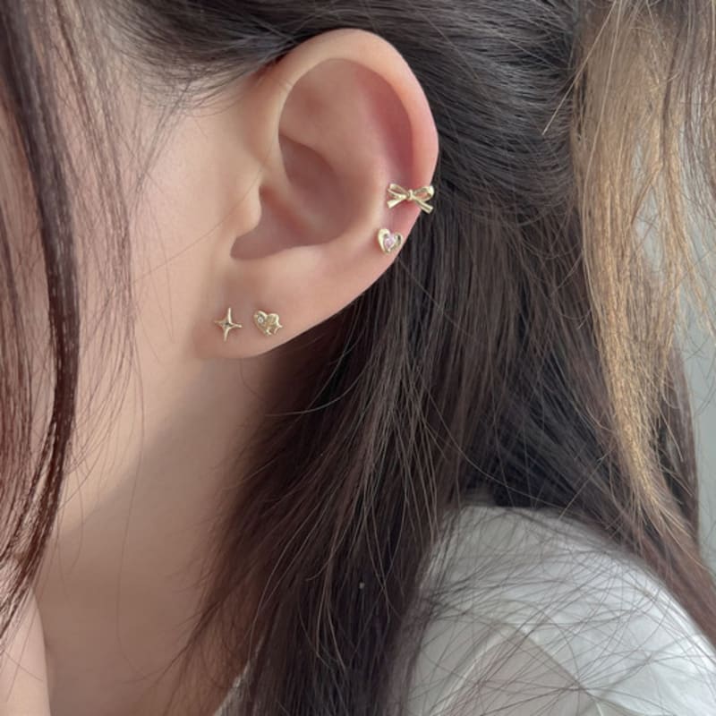 Youngglow 14k Heart Middle Cubic Piercing